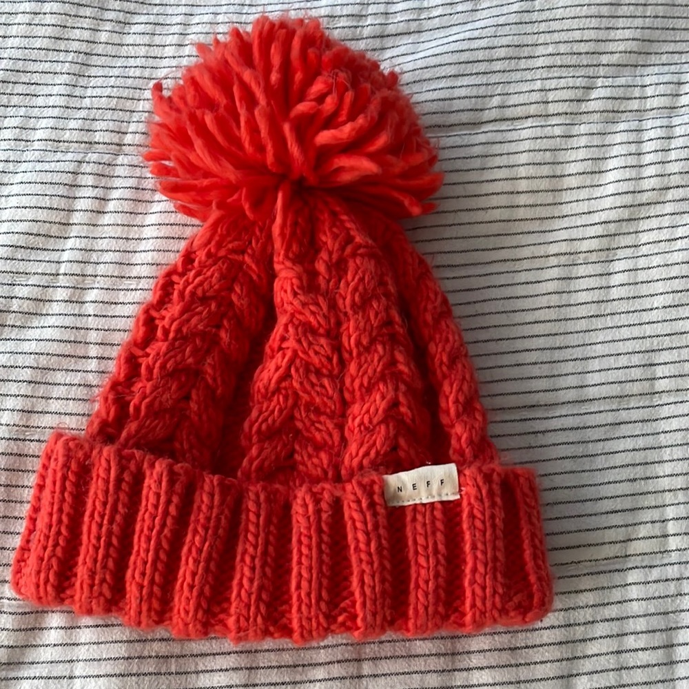 Neff pom hat